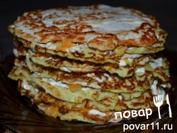 Курино-кабачковый тортик с овощами